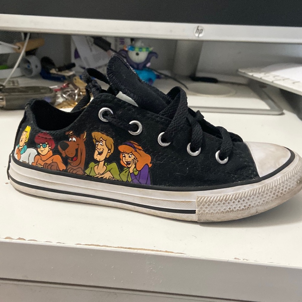 Scooby doo converse big kids size 1 worn twice need a cleaning